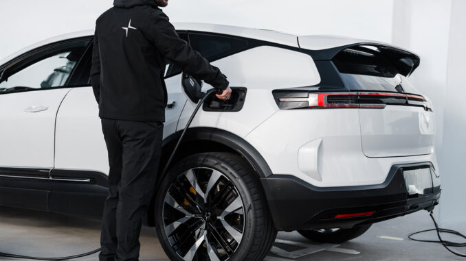 687061_20250121_Polestar_3_charging
