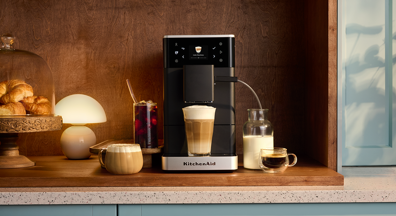 KES8453BM_Fully_Automatic_Espresso_Machine_with_Iced_Coffee_KF3_Black_Matte_Feature2